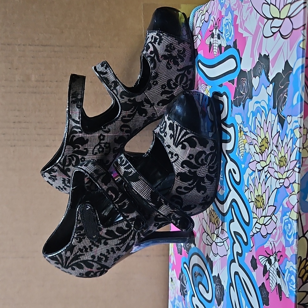 Pinup Couture Black and Gray Patterned Heels